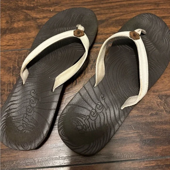 White and Brown Reef Flip Flops - Picture 2 of 4